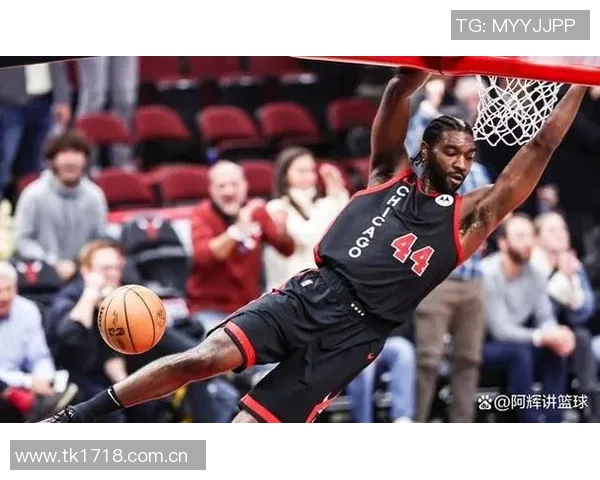 雄鹿全队火力全开13人齐发力7人得分上双展现团队实力 雄鹿全队火力全开13人齐发力7人得分上双展现团队实力