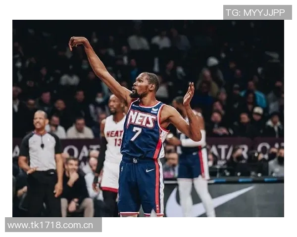 怀特首节火力全开半场贡献18分3板3助表现抢眼状态火热 怀特首节火力全开半场贡献18分3板3助表现抢眼状态火热